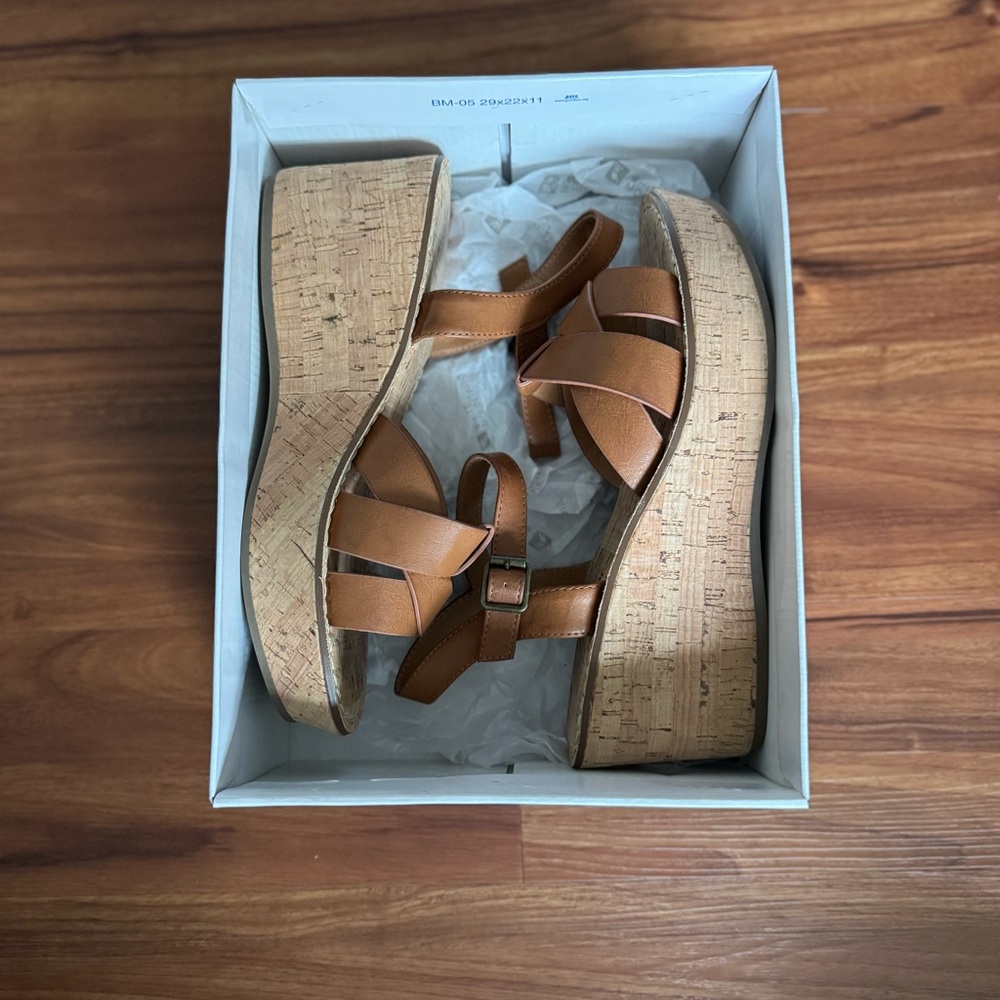 White Mountain Women’s Brown Platform Wedge Sandals Size 9